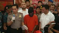 Polisi menangkap pembunuh pensiunan TNI AL di Pondok Labu (Liputan6.com/ Nanda Perdana Putra)