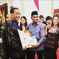 Glenn Fredly menyukai budaya nasional, salah satunya peci (Dok.Instagram/@glennfredly309/https://www.instagram.com/p/BgoDD3GgUmV/Komarudin)