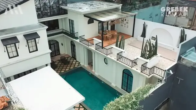 Rumah Teuku Wisnu dan Shireen Sungkar. (Foto: YouTube/Atta Halilintar)