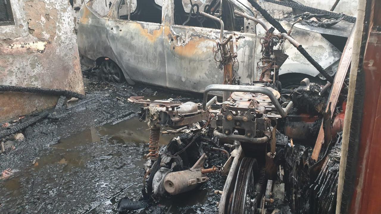 Kondisi rumah di Blok B Perumahan Bumi Permai Sentosa, Legok, Kabupaten Tangerang yang terbakar