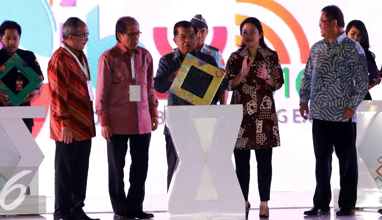 Wakil Presiden RI Jusuf Kalla saat membuka Acara Indonesia Broadcasting Expo (IBX) 2016 yang kembali digelar di Balai Kartini pada tanggal 21 - 23 Oktober 2016,Jakarta, Jumat (21/10). (Liputan6.com/Helmi Afandi) 