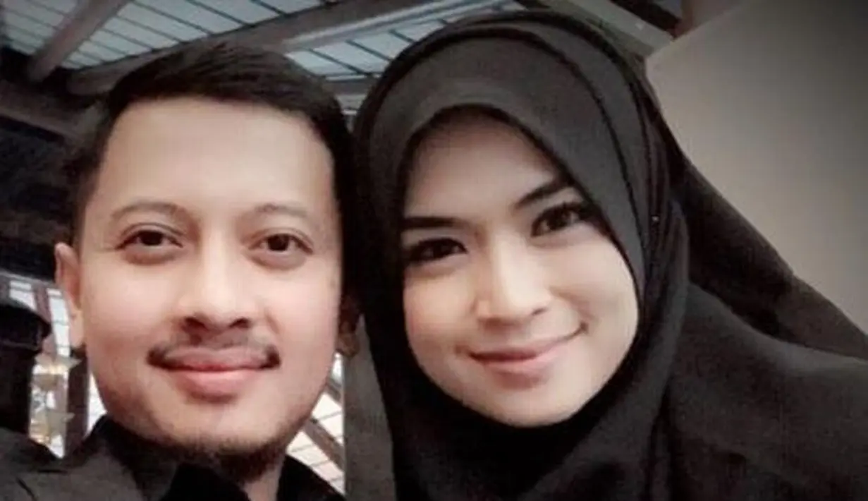 Sempat menjadi model, presenter dan pemain sinetron, ia kini fokus di dunia fashion. (Instagram @yuliarachman_dearblack.id)