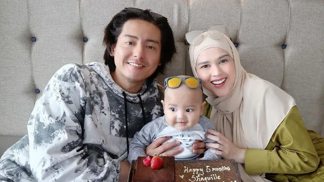 Potret Kebersamaan Keluarga Roger Danuarta dan Cut Meyriska