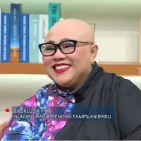 Komedian Nunung telah berjuang melawan kanker yang bersarang dalam tubuhnya. Kini, pelawak yang mengawali dari grup Srimulat itu sedang menjalani kemoterapi kedua. Untuk membiayai pengobatan yang dijalani, pelawak asal Surakarta itu menggunakan BPJS. [Youtube/TRANS7 OFFICIAL]