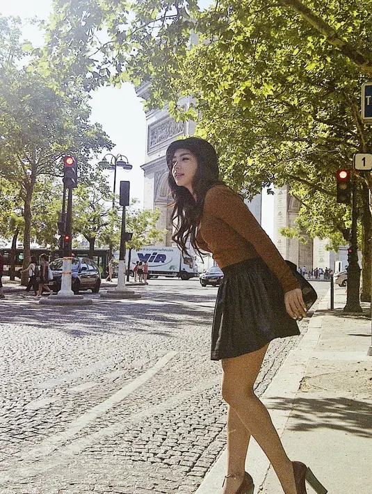 Menurutnya, tidak ada kesuksesan yang terjadi secara instan. Butuh proses yang panjang dan kesabaran untuk meraih kesuksesan. Ia mengawali main sinetron  Heri Potret (2002), Ratu Malu dan Jenderal Kecil (2002-2004). (Instagram/nikitawillyofficial94)