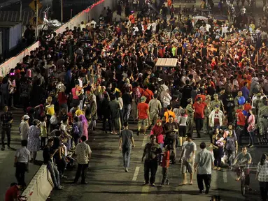 Ribuan muda-mudi memadati kawasan Bundaran HI Jakarta untuk menikmati ragam hiburan (Liputan6.com/Faizal Fanani) 