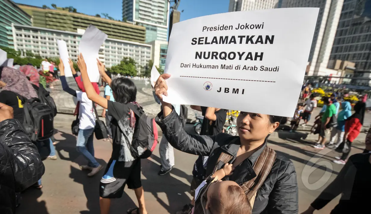  Suasana aksi menolak hukuman mati Mary Jane di Bundaran HI, Jakarta, Minggu (26/4/2015). Massa berharap pemerintah melindungi buruh migran di luar negeri yang terancam hukuman mati (Liputan6.com/Faizal Fanani)