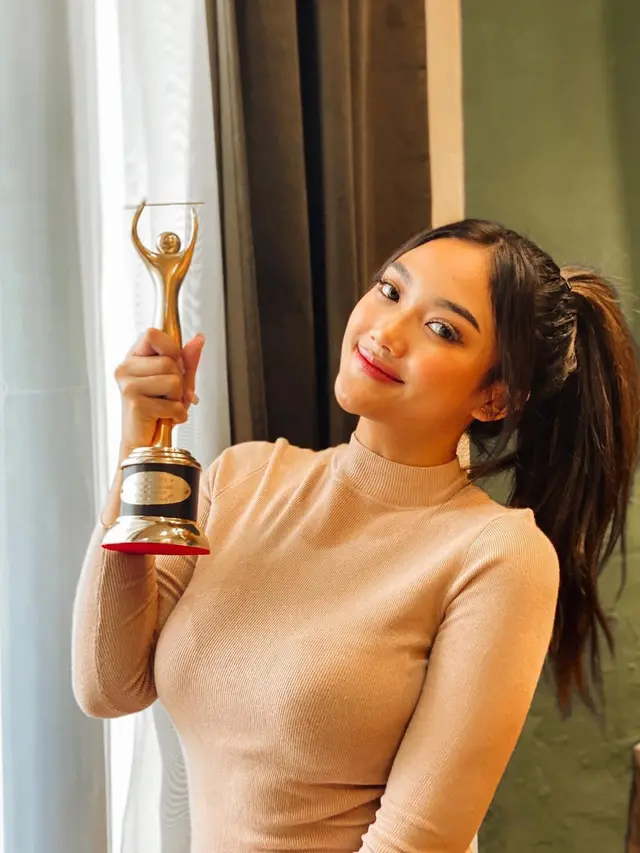 Disebut Makin Berisi, Ini 6 Potret Terbaru Marion Jola yang Makin Bikin Kagum