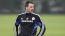 Bek Chelsea, John Terry menjalani latihan di pusat latihan Chelsea di Cobham pada 17 April 2009 jelang menghadapi Arsenal di semifinal Piala FA di Wembley. AFP PHOTO/Glyn Kirk