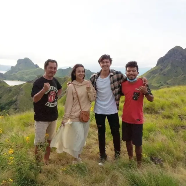 7 Kebersamaan Pemain Sinetron Badai Pasti Berlalu yang Syuting di Labuan Bajo