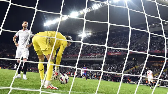 Foto: Momen Sergio Ramos Cetak Gol Bunuh Diri untuk Kemenangan Barcelona di Liga Spanyol
