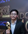 Beberapa ekspresi ditunjukkan oleh para pemenang Indonesian Movie Actors Awards 2016. Kevin Anggara dinobatkan menjadi Pendatang Baru Terfavorit lewat perannya dalam film Ngenest. (Adrian Putra/Bintang.com)