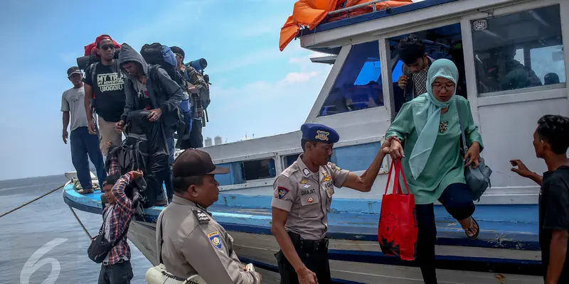 20170102-Kapal-Perahu-Pelabuhan-Pulau Seribu-Jakarta-Faizal fanani