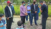 Muhammad Wahib Herlambang terharu dengan penyambutan warga di lingkungan rumahnya usai sembuh dari Covid-19.