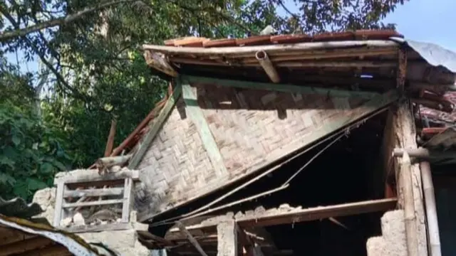 Sejumlah rumah di Bogor rusak akibat gempa Sukabumi. (Achmad Sudarno)
