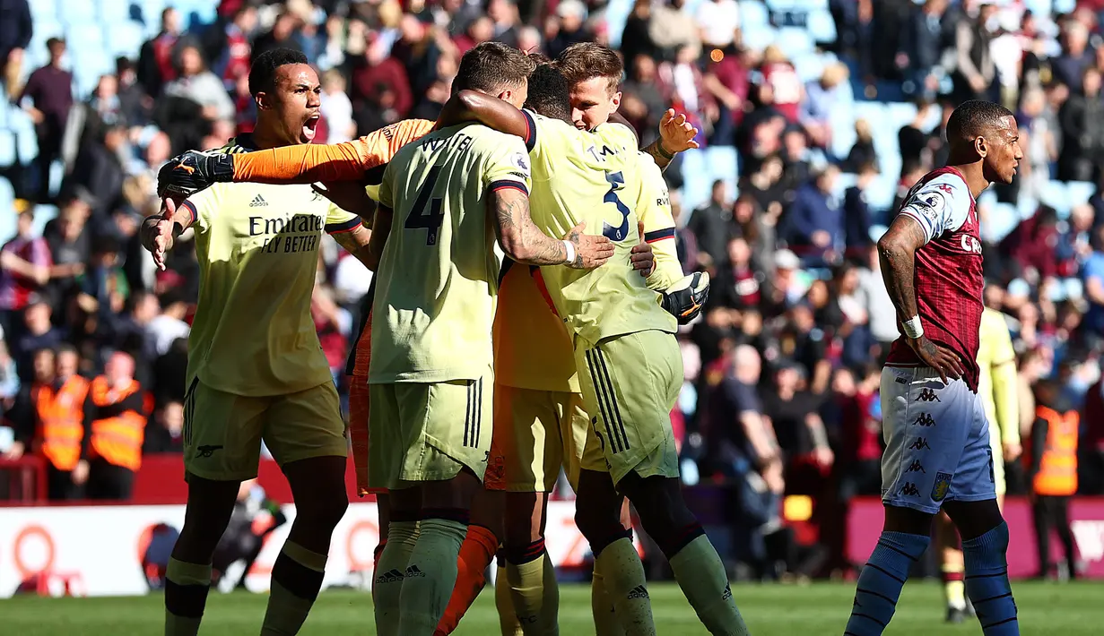 Arsenal berhasil menyegel skor 1-0 hingga akhir laga. Dengan kemenangan ini, anak asuh Mikel Arteta berhasil memperkuat posisinya di empat besar klasemen Liga Inggris 2021/2022 dengan raihan 54 poin dari 28 laga. (AFP/Adrian Dennis)