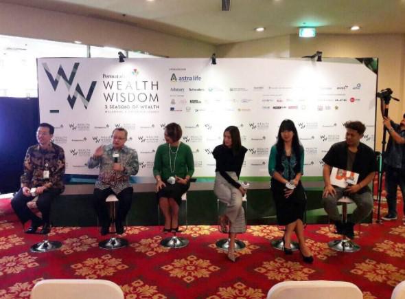 Kasandra Putranto (kedua dari kanan) dalam acara 'Wealth Wisdom - 3 Seasons of Wealth'