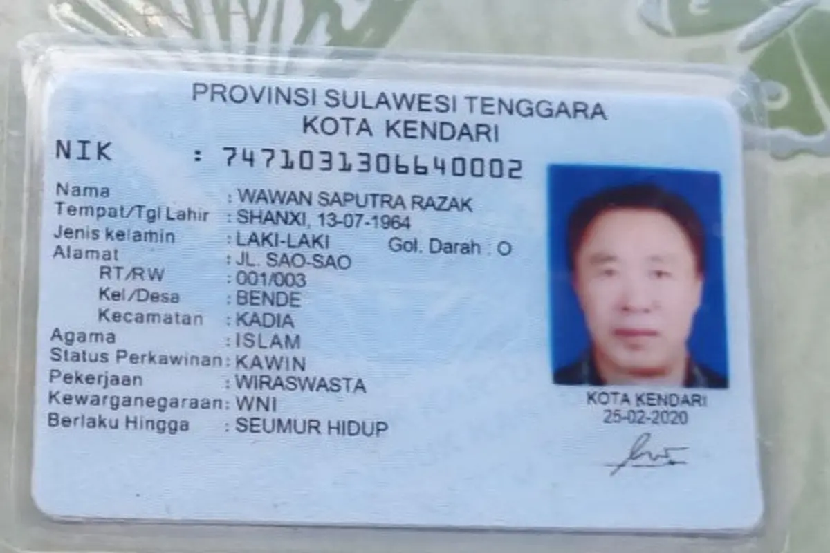 KTP palsu TKA China bernama Mister Wang, saat ditemukan warga di Konawe Utara.(Liputan6.com/Ahmad Akbar Fua)