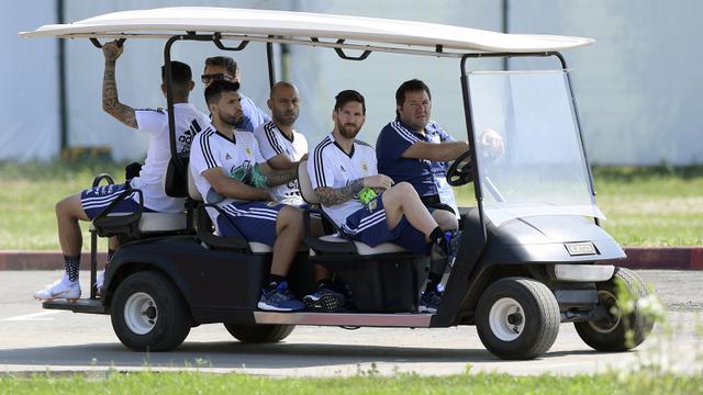 FOTO: Argentina di Ujung Tanduk, Lionel Messi Tetap Rileks