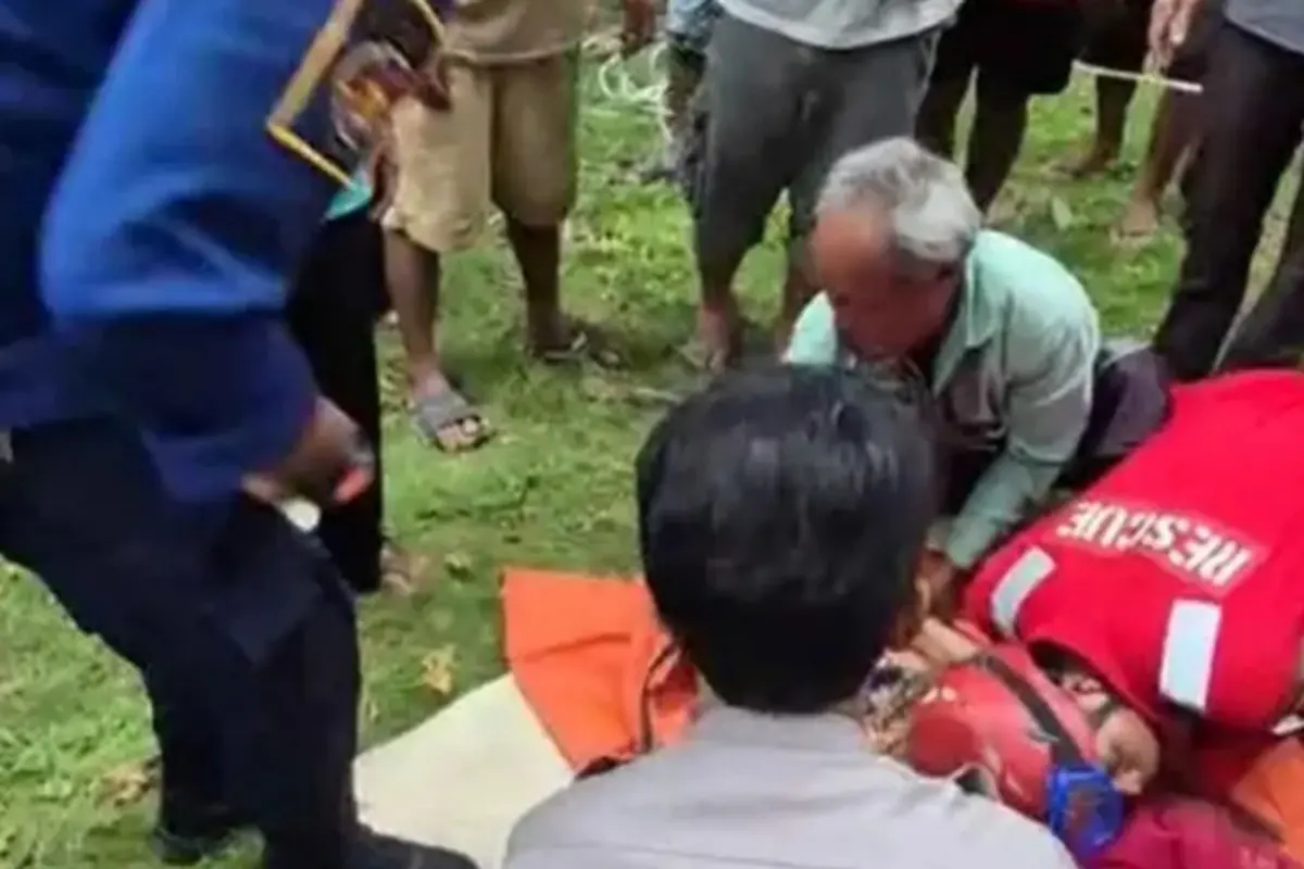 Nenek Terperosok ke Dalam Sumur