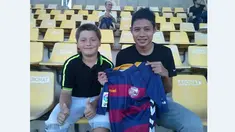 Evan Dimas Darmono disambut fan klub Katalan, UE Llagostera, saat hadir pertama kali di markas klub anggota Divisi Dua Spanyol tersebut. (Dok. pribadi)