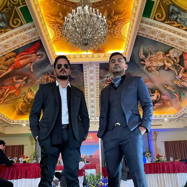 Berseteru di Sinetron, Ini 6 Potret Kebersamaan Anjasmara dan Fathir Muchtar