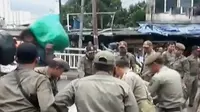 Penertiban PKL Tanah Abang hingga Protes Jalan Tol di Peru