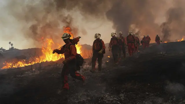 Gelombang Panas Picu Kebakaran Semak di Halsey Canyon California