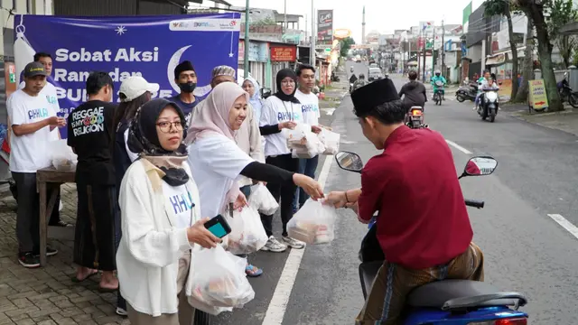 Telkom Perkuat Komitmen ESG, Sobat Aksi BUMN 2025 Salurkan Santunan dan Sembako di Desa Karangploso