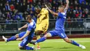 Striker Belgia, Romelu Lukaku, melepaskan tendangan ke gawang Islandia pada laga UEFA Nations League di Stadion Laugardalsvollur, Selasa (11/9/2018). Belgia menang 3-0 atas Islandia. (AP/Brynjar Gunnarsson)