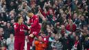 Selebrasi striker Liverpool, Roberto Firmino (kiri) bersama rekannya Darwin Nunez setelah mencetak gol penyeimbang 2-2 ke gawang Arsenal pada laga lanjutan pekan ke-30 Liga Inggris 2022/2023 di Anfield Stadium, Liverpool, Minggu (9/4/2023) malam WIB. (AP Photo/Jon Super)