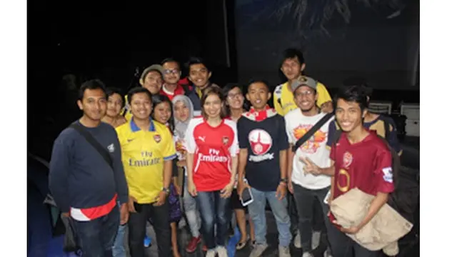 6 Potret Najwa Shihab Pakai Jersey Sepak Bola, Fans Arsenal
