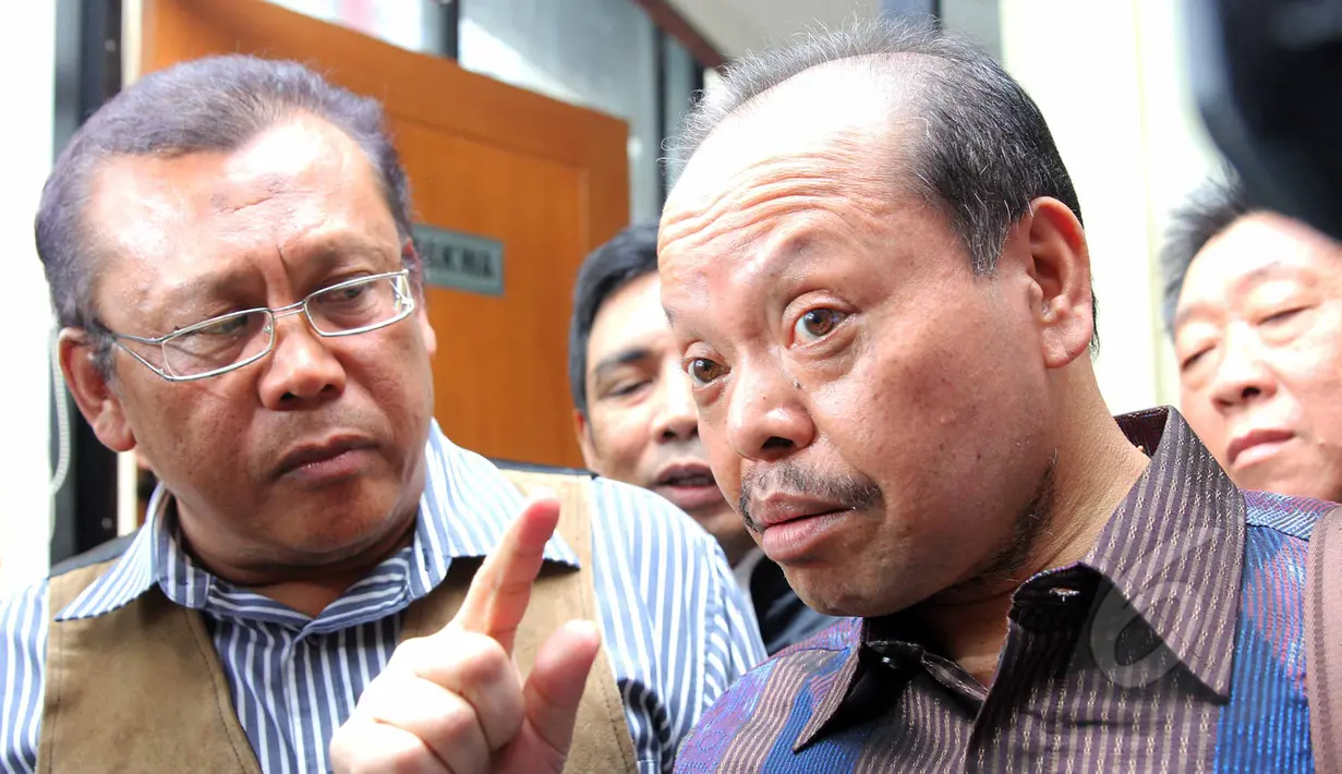 Sutan Bhatoegana memberikan keterangan pers usai menjalani sidang kasus korupsi di Kementerian ESDM, Pengadilan Tipikor, Jakarta, Senin (27/4/2015).  Sidang sempat memanas antara Sutan dan Hakim Artha saat persidangan. (Liputan6.com/Helmi Afandi)