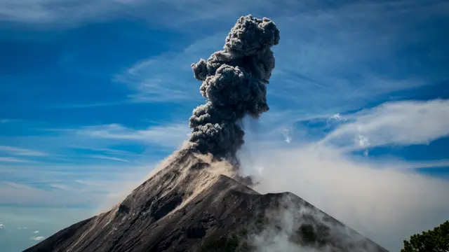 Ilustrasi gunung berapi