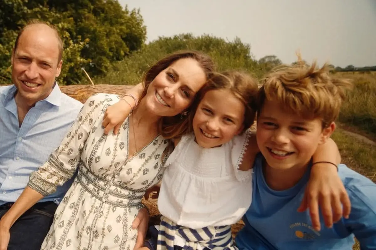 Tanpa Foto Terbaru, Kate Middleton dan Pangeran William Bagikan Kartu Natal Setelah Hadapi Masa Sulit
