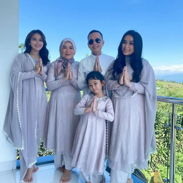 Model Baju Lebaran Keluarga Seleb