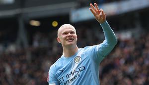 Yang bikin Erling Haaland tambah senang karena yang dikalahkan ialah Liverpool yang notabene salah satu tim terbaik di Inggris saat ini. (AFP/Darren Staples)