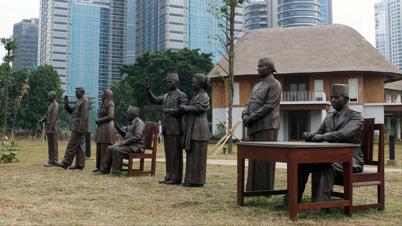 Patung Tujuh Presiden RI Hiasi Hutan Kota GBK