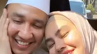 Momen hangat Kartika Putri dan Habib Usman (Instagram/kartikaputriworld)