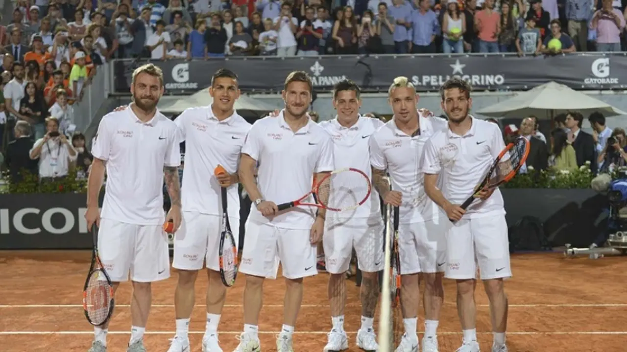 Francesco Totti Dan Bintang AS Roma Bermain Tenis Untuk Amal_01