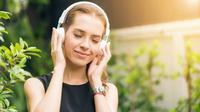 Ilustrasi Mendengarkan Musik Credit: pexels.com/Tirachard