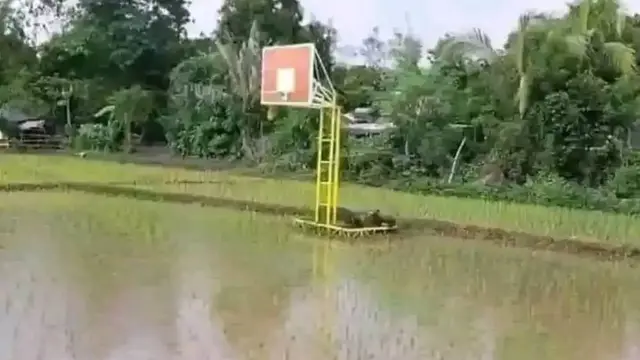 10 Potret Lapangan Olahraga dengan Bentuk Nyeleneh Ini Bikin Geleng Kepala