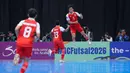 Tak lama berselang, Indonesia kembali memimpin lewat gol Samuel Eko yang membuat skor berubah menjadi 4–3. Tampak dalam foto, pemain Timnas Futsal Indonesia, Samuel Eko (kanan) merayakan gol saat melawan Iran pada final Piala Asia Futsal 2026 di Indonesia Arena, Kompleks Gelora Bung Karno, Senayan, Jakarta, Sabtu (7/2/2026). (Bola.com/Bagaskara Lazuardi)
