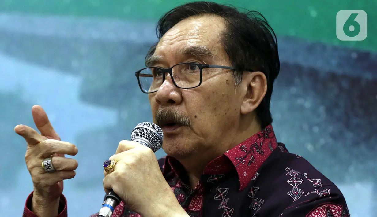 Mantan Ketua KPK Antasari Azhar menjadi pembicara dalam diskusi Dialektika Demokrasi di Kompleks Parlemen, Senayan, Jakarta, Kamis (7/11/2019). Diskusi bersama Anggota Komisi III DPR tersebut mengangkat tema "Mengintip Figur Dewan Pengawas KPK". (Liputan6.com/Johan Tallo)