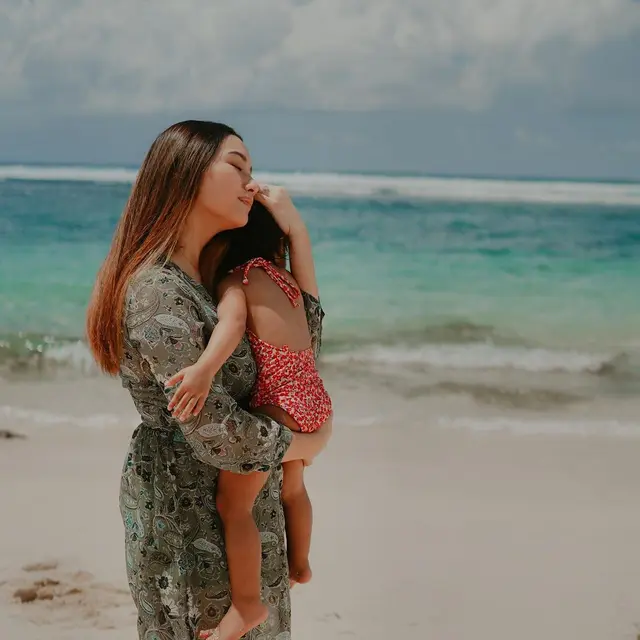 Genap 29 Tahun, Ini 6 Potret Adzana Bing Slamet yang Kini Jadi Ibu Dua Anak