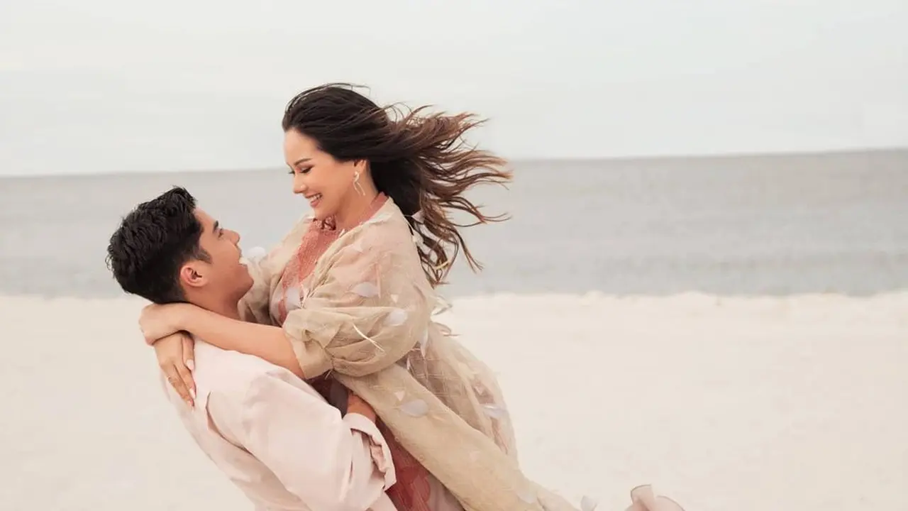 Bak Prewedding, 7 Pemotretan Al Ghazali dan Alyssa Daguise di Pinggir Pantai