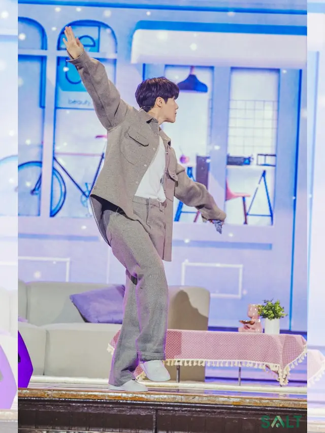 Ada Saja Tingkah Konyol yang Diperlihatkan Kim Seon Ho Selama Fanmeeting.