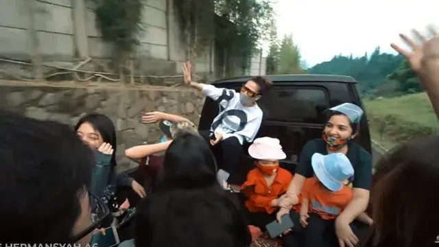 Rayakan Aurel Trending YouTube, Ini 6 Momen Liburan Keluarga Hermansyah Naik Pikap