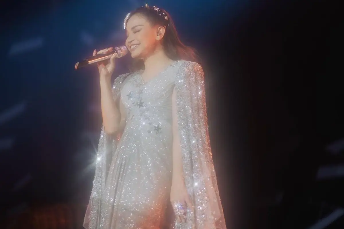 10 Potret Rossa Manggung dalam Balutan Dress-Dress Super Megah, Konser dengan Tampilan Bak Princess