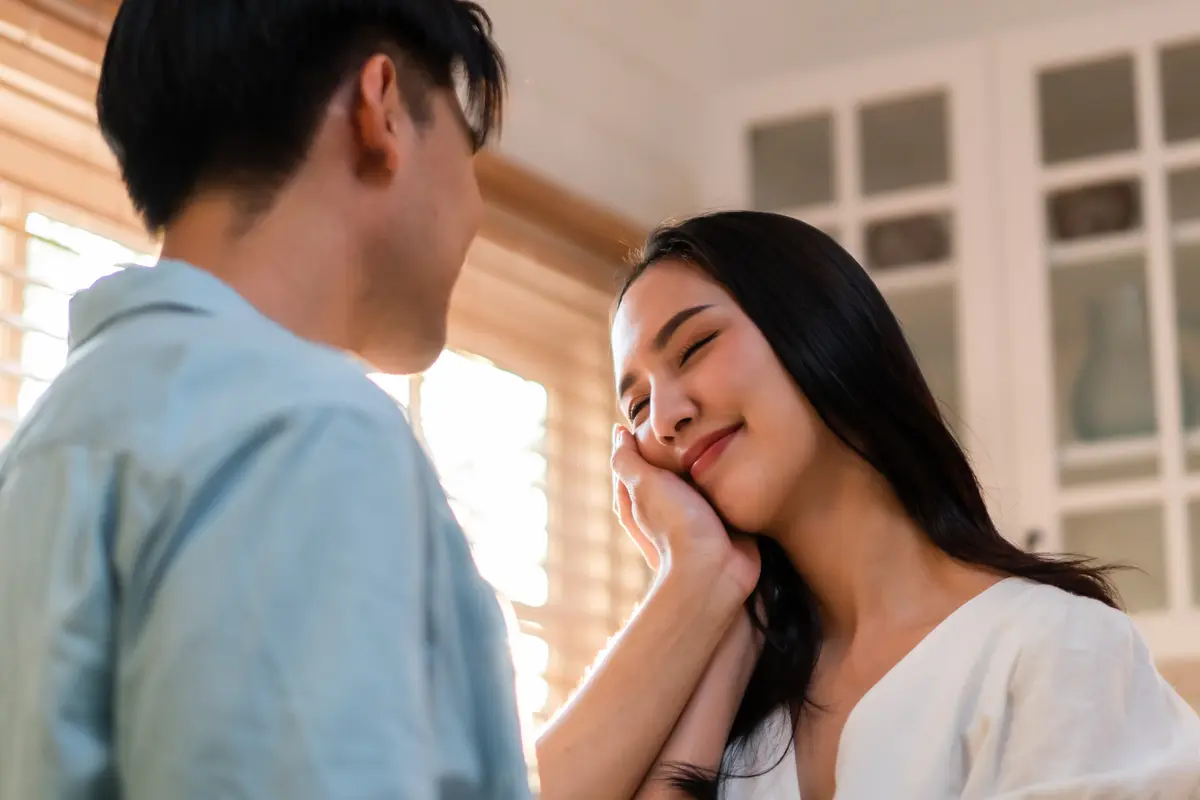 perempuan dan pasangan 10 mei berdua